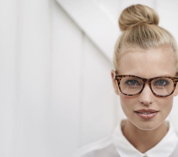 Woman wearing tortoiseshell glasses