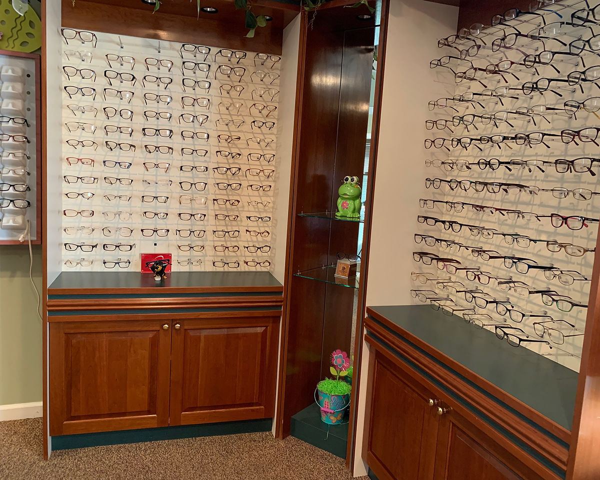 Frame cabinets in the optical center