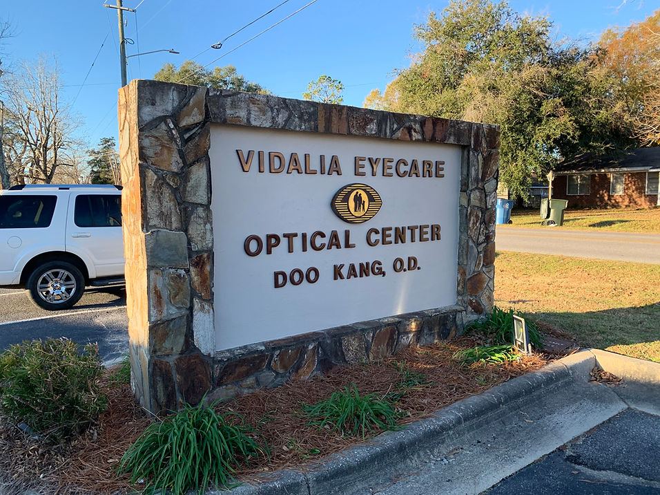 Vidalia Eyecare Optical Center, Doo Kang, O.D. sign