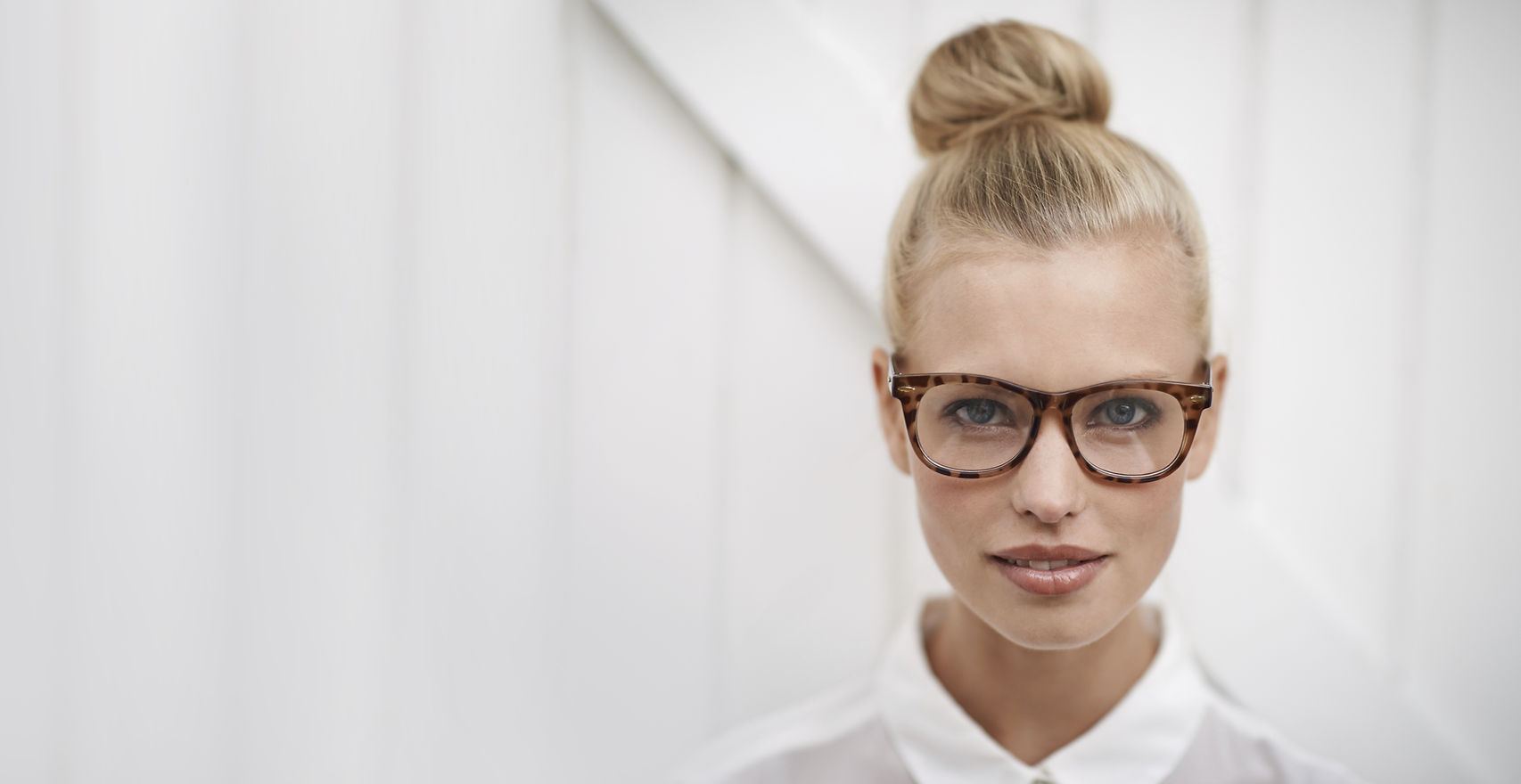 Woman wearing tortoiseshell glasses